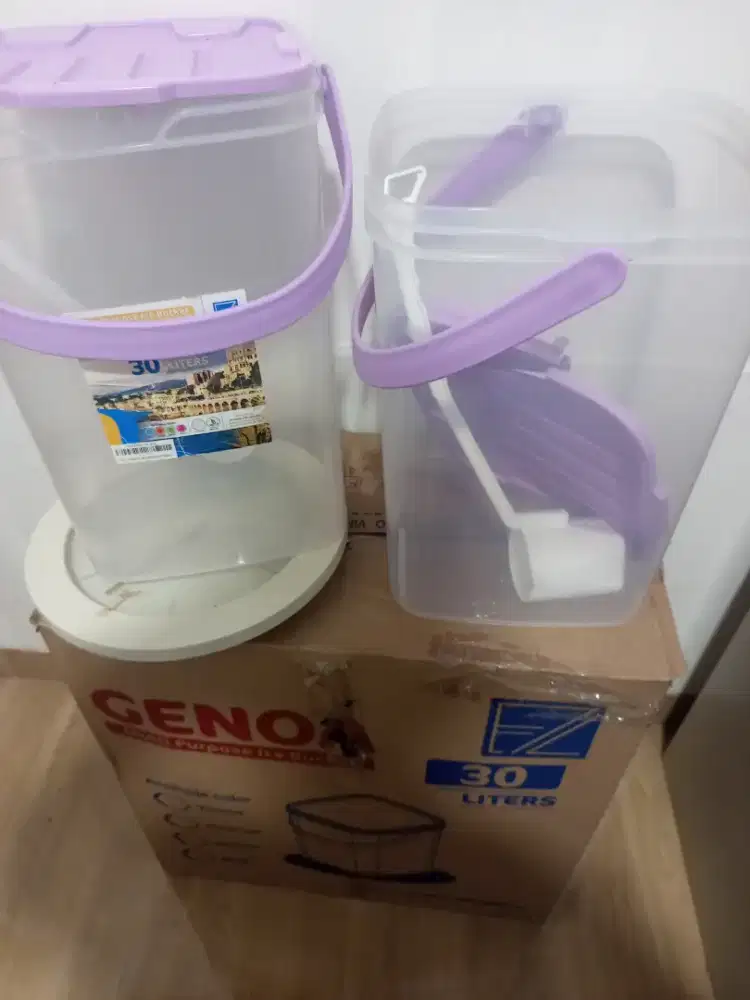 Wadah tempat minuman es besar