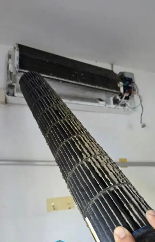 SERVICE AC PERBAIKAN DAN MAINTENANCE