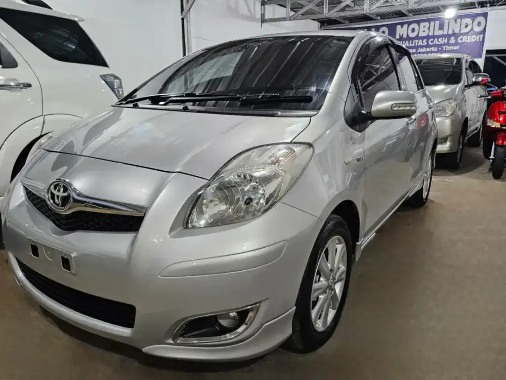 Dp 6 jt Yaris E a/t 2011 Ang 2,8 jt
