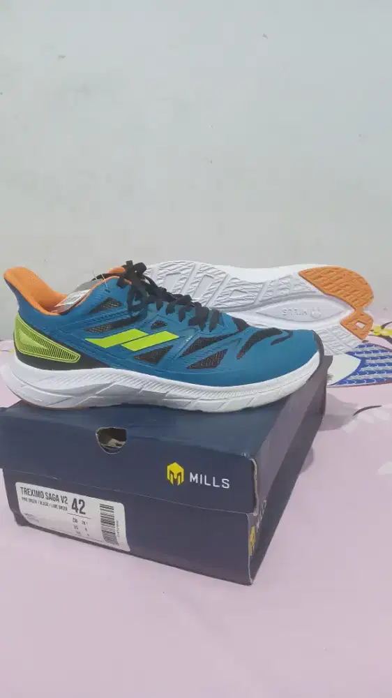 Sepatu running Mills saga v2