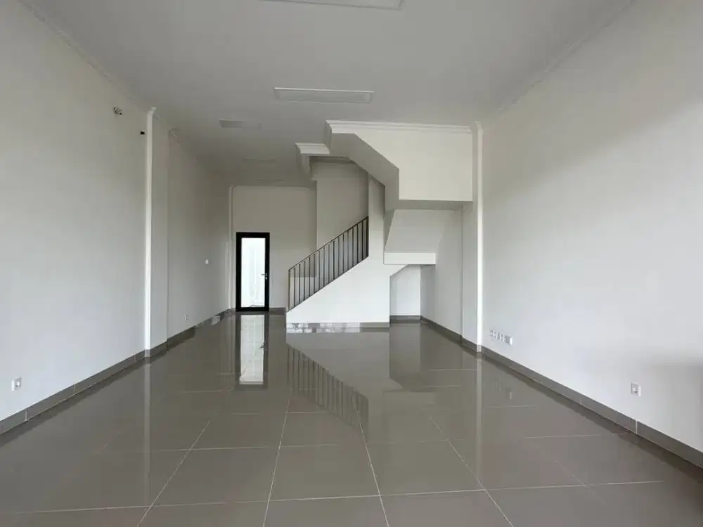 Ruko Siap Usaha 3 Lantai Hadap Jalan View Danau Dikelilingi Hunian Premium Selangkah ke Kampus UMN