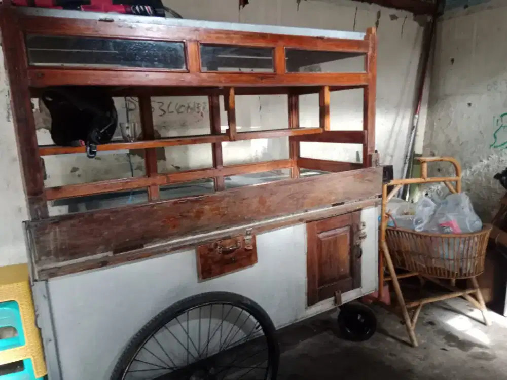 gerobak dagangan roda dorong masih bagus dan kokoh