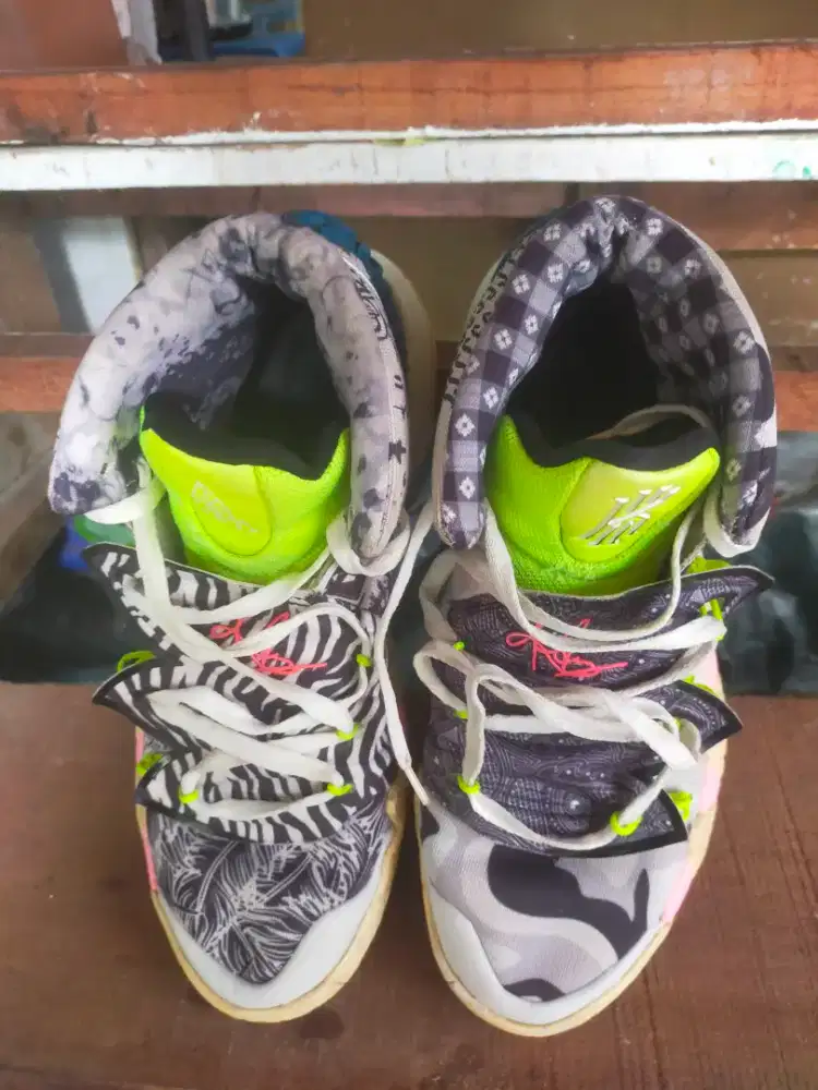 Jual santai , sepatu basketball Nike kyrie 02