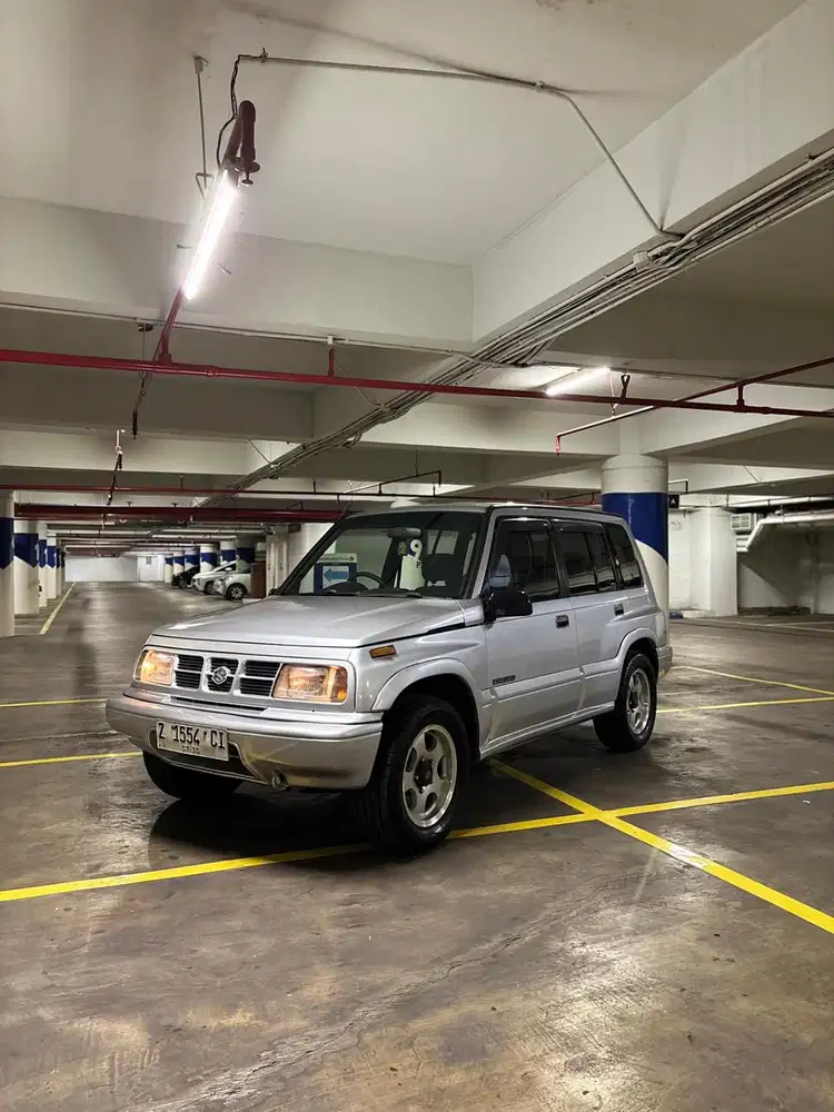 Suzuki Escudo NOMADE 2000 Bensin DIJUAL CEPAT