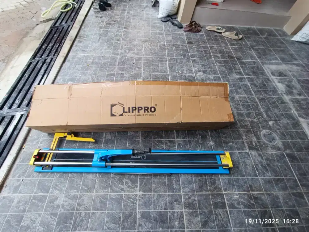 Pemotong granit manual