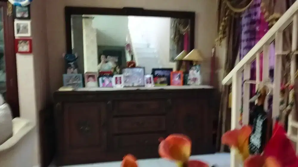 Dijual Meja dan Kaca Pajangan Bufet Jati Mewah