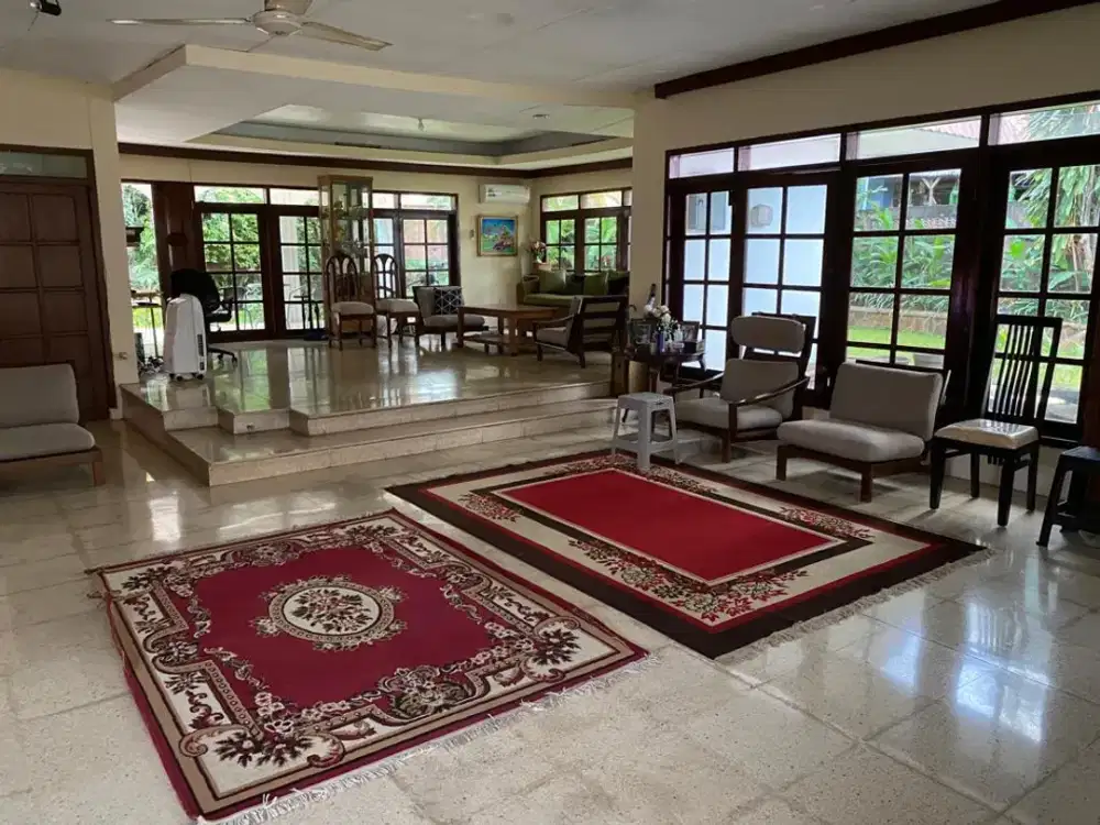 Dijual Rumah Halaman Luas Daerah Mampang Prapatan Jakarta Selatan