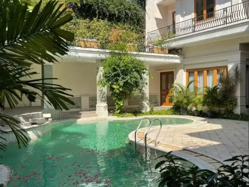 Dijual Rumah Mewah 2 Lantai Dengan Swimming Pool Daerah Kebayoran Lama