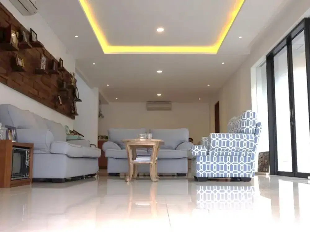 Dijual Rumah 3 Lantai Dengan Private Swimming Pool Daerah Cilandak