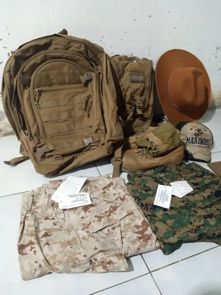 TACTICAL USMC COMBAT GEAR