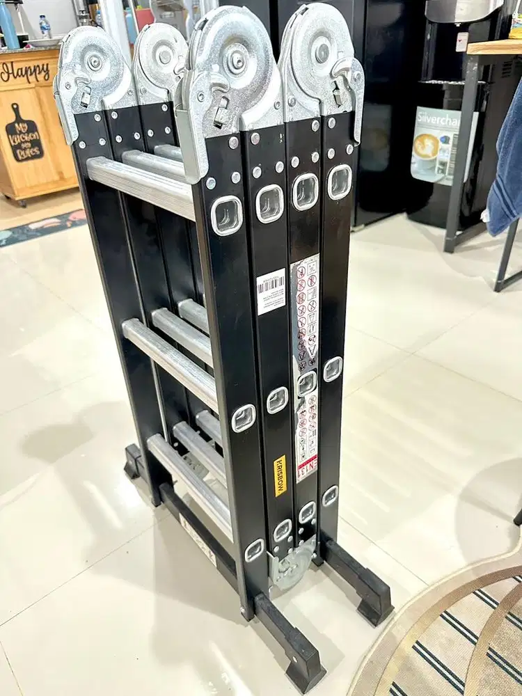 TANGGA LIPAT AZKO/ACE HARDWARE – Kondisi Seperti Baru!