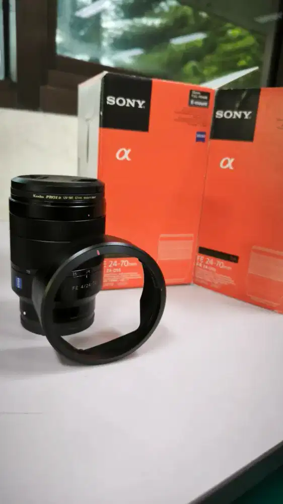 Lensa Sony FE 24-70 Zeiss