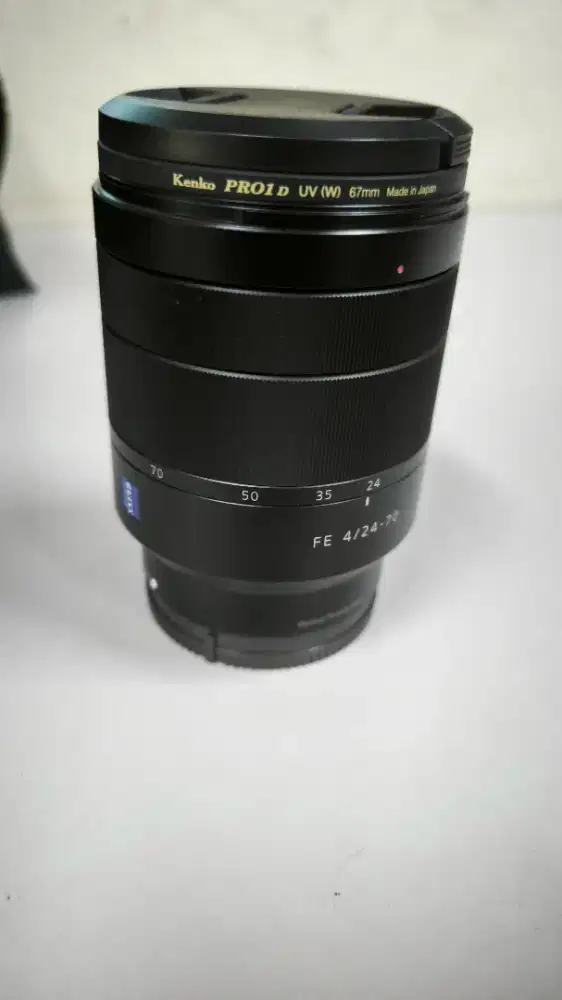 Lensa Sony FE 24-70 Zeiss