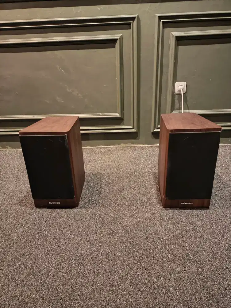 speaker bookshelf Dynaudio Evoke 20,like new lengkap dus dan buku.