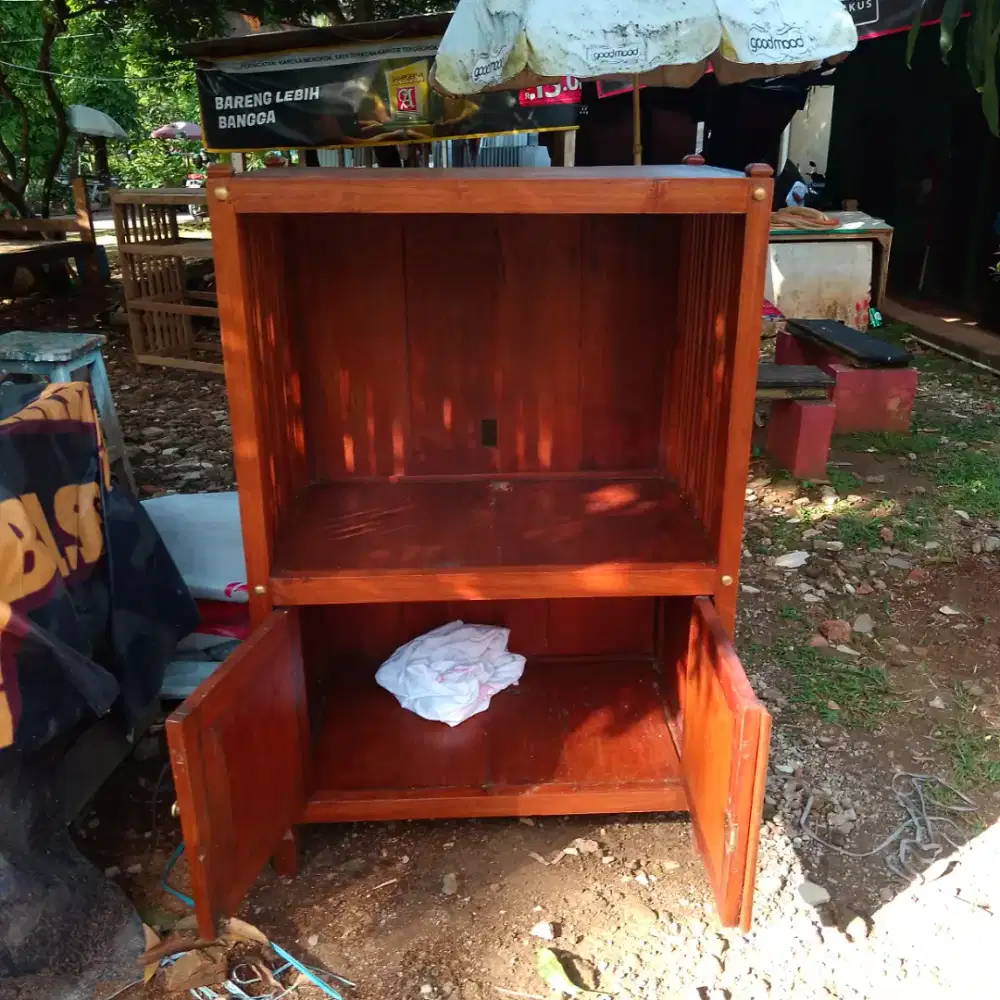 Lemari TV dan bangku