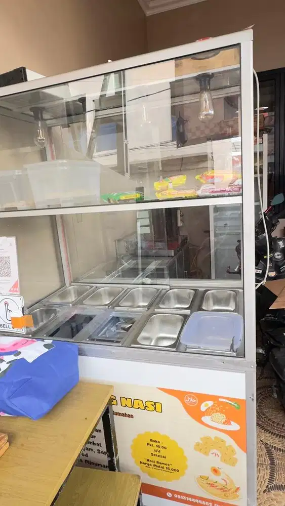 Etalase Jualan Bekas