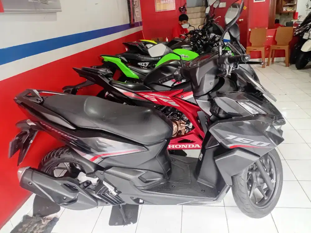 VARIO 160 HITAM PLAT PANJANG DP 1 JUTA