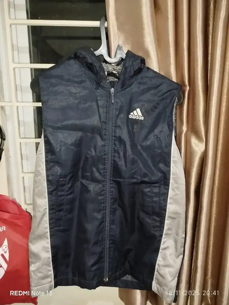 Jaket tangan buntung adidas ori