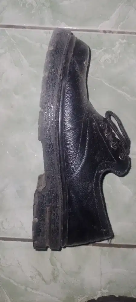 Sepatu safety bisa laki laki atau perempuan
