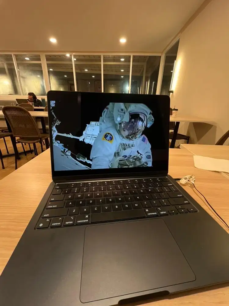 Macbook air 2022 M2 Baru 2 bulan