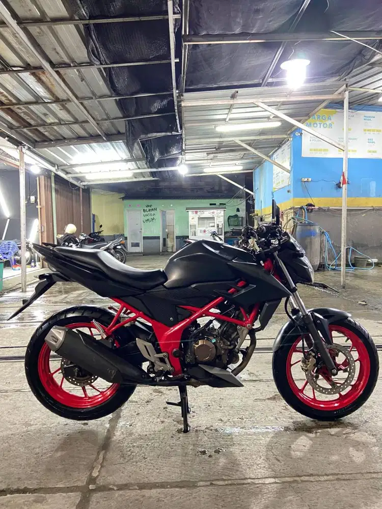 FOR SALE  Honda CB150R Streetfire Tahun 2017