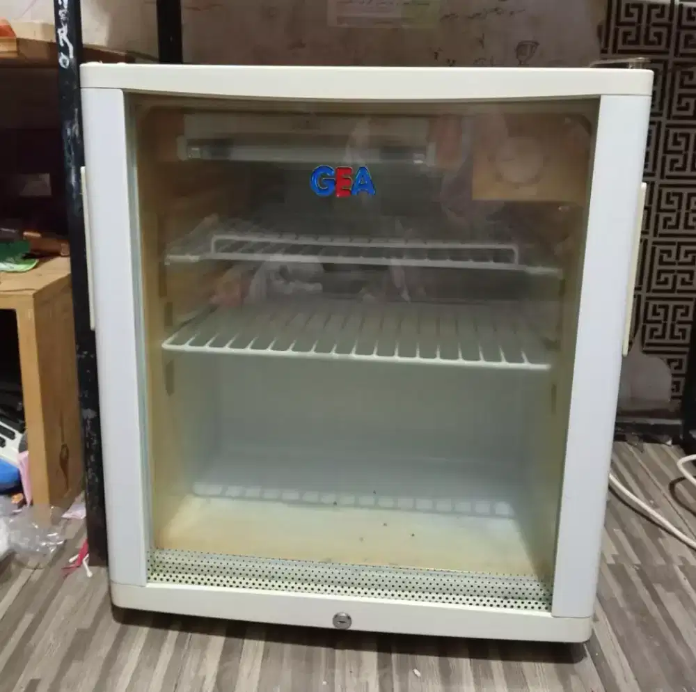Showcase Minibar / Kulkas Chiller Mini