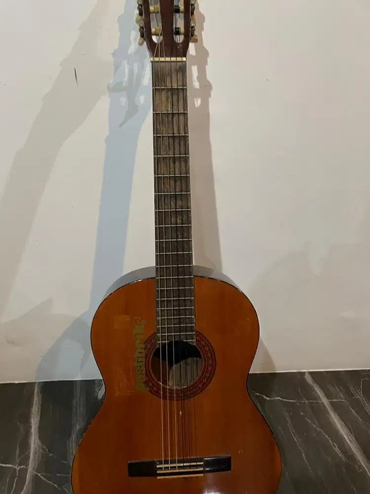 Gitas akustik yamaha C330A