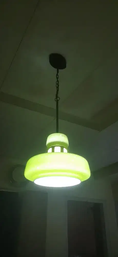 Lampu gantung kaca antik masih bagus