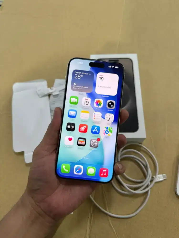 Iphone 15 Pro Max 512GB Garansi Resmi iBox Batre 90% Fullset Istimewa