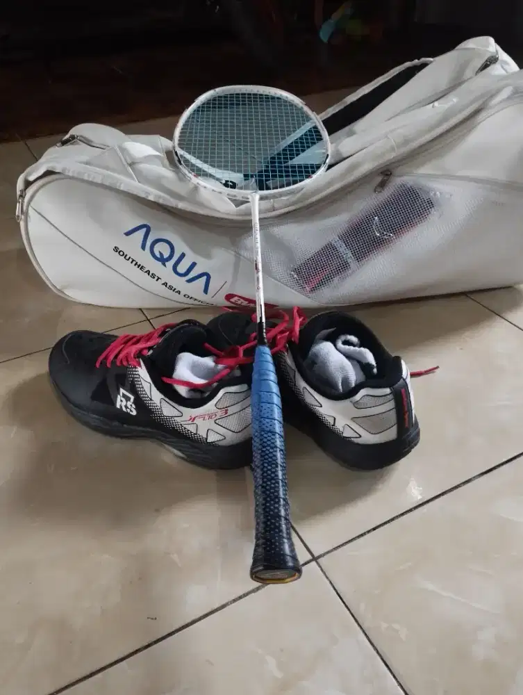 raket hundred atomic dan sepatu rs