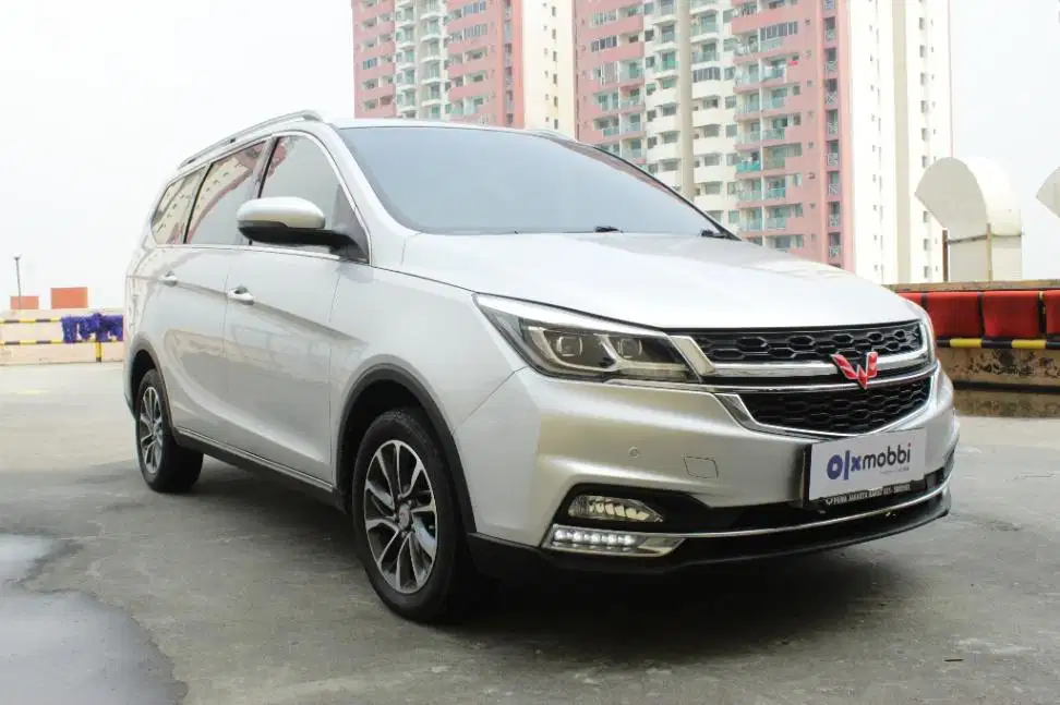 TDP 7,JT Wuling Cortez 1.5 LT Lux Plus Bensin-AT Silver 2019