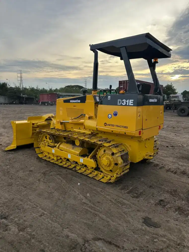 BULDOZER KOMATSU D31E-20
