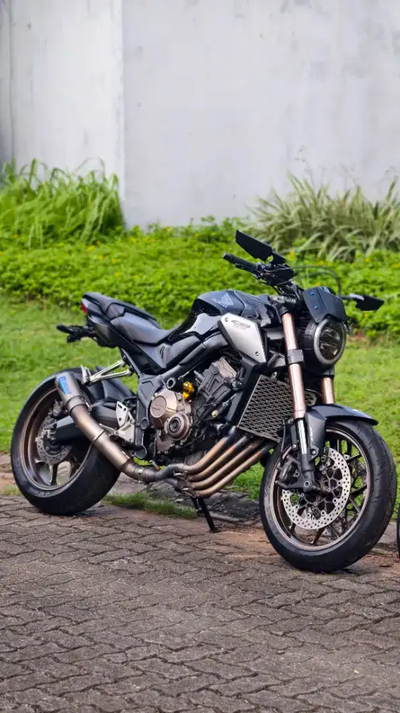 Honda Cb650R Neo Black, thn 2022, modif banyak, full oke, siap gas
