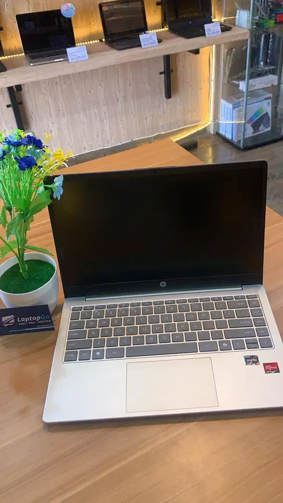 LAPTOP HP RYZEN 3 RAM 8/512GB SSD AMD RADEON GRAPHIC SECOND BEKAS