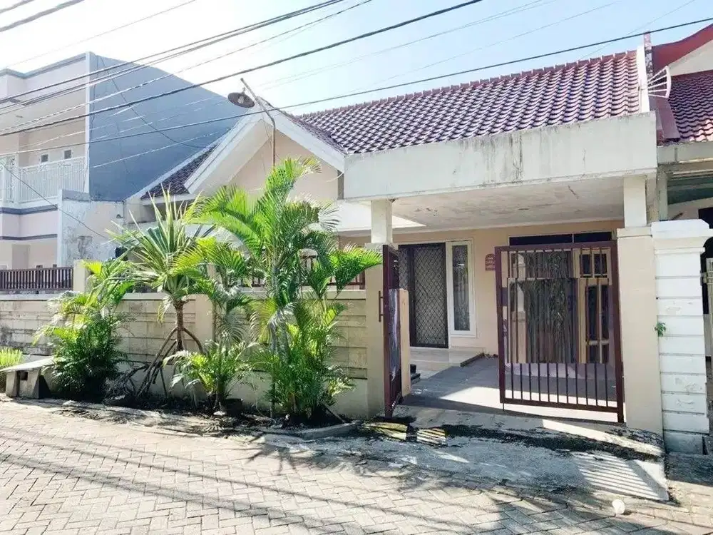 Rmh (240m2) di Kutisari Indah