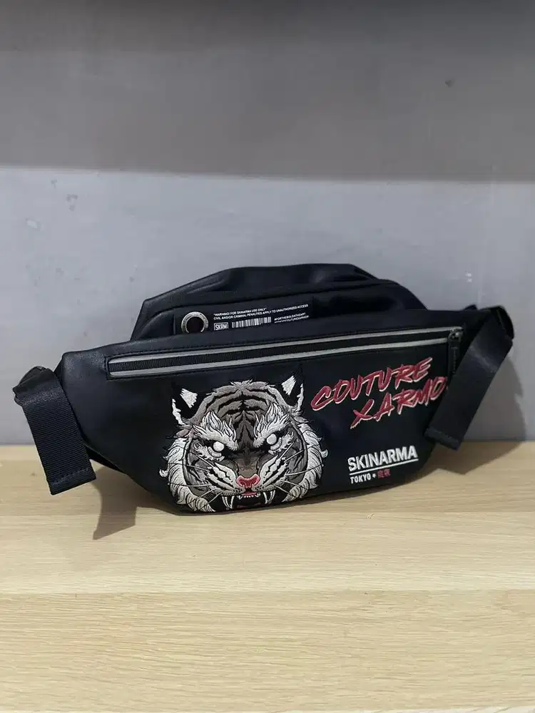 Tas selempang Crossbag weistbag Skinarma Shiro limited