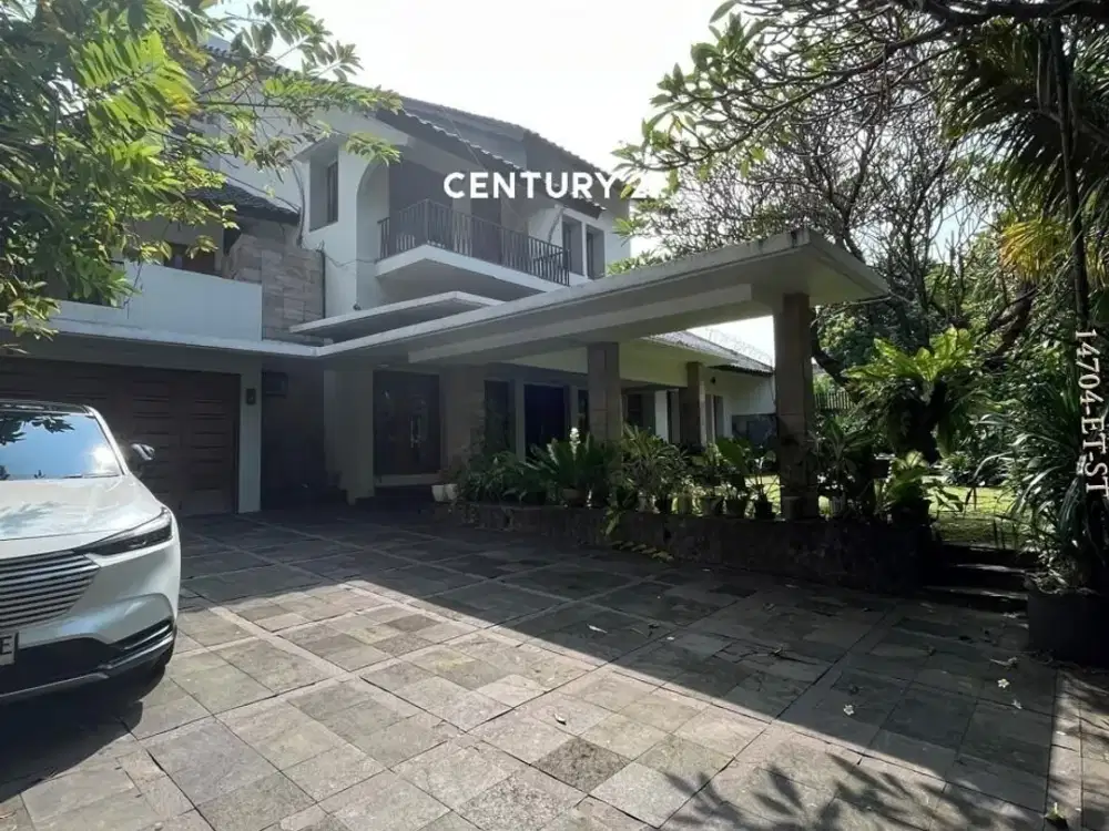 Dijual Rumah Denga Lokasi Strategis Depan Taman Di Darmawangsa