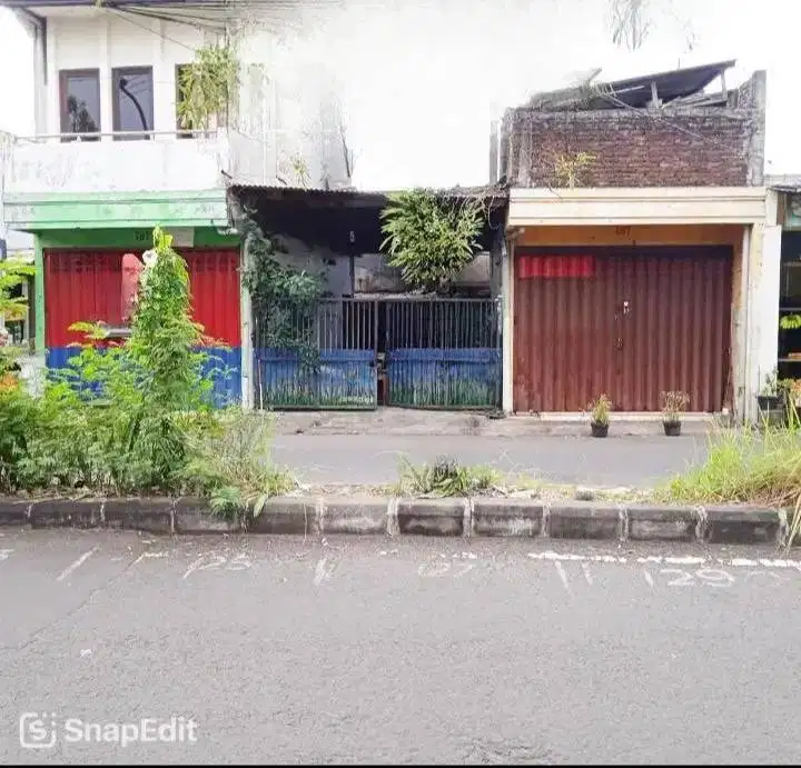 Rumah usaha (11x20) di Raya Semolowaru