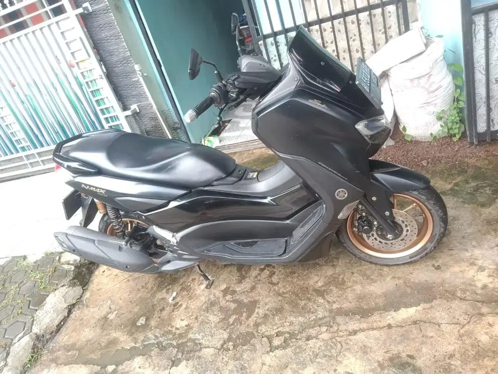 Nmax New 2021 hitam