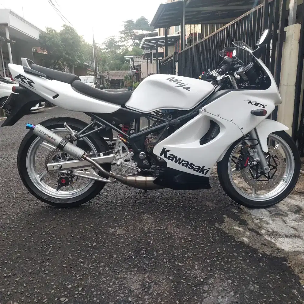 NINJA RR OLD 2011 HITAM REPAINT ALBINO
