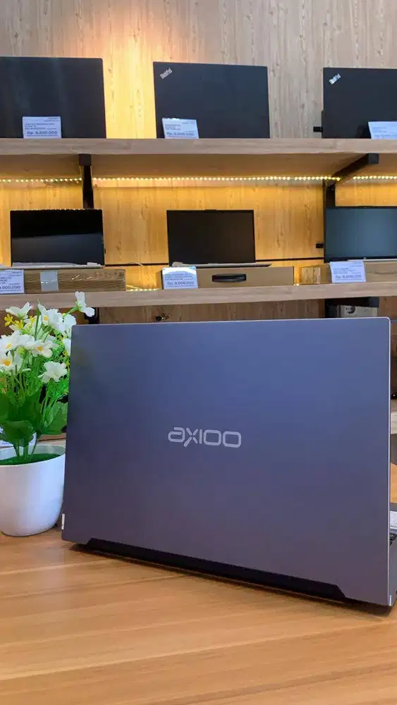 LAPTOP AXIOO CORE I7 RAM 8/512 SSD INTEL GRAPHIC HD SECOND BEKAS