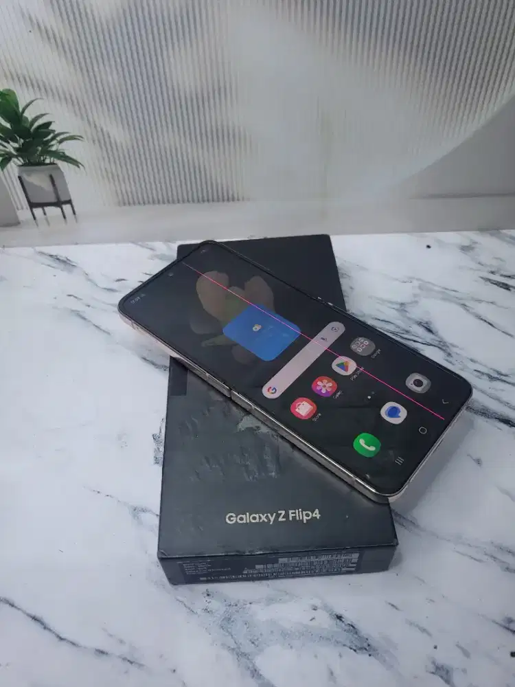 Jual cepat samsung z flip 4 ram 8/256 resmi fullset