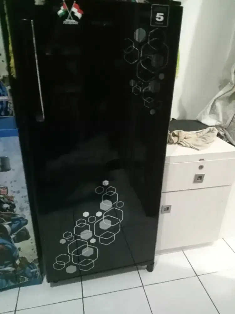 Jual kulkas Polytron satu pintu masih bisa nego yah