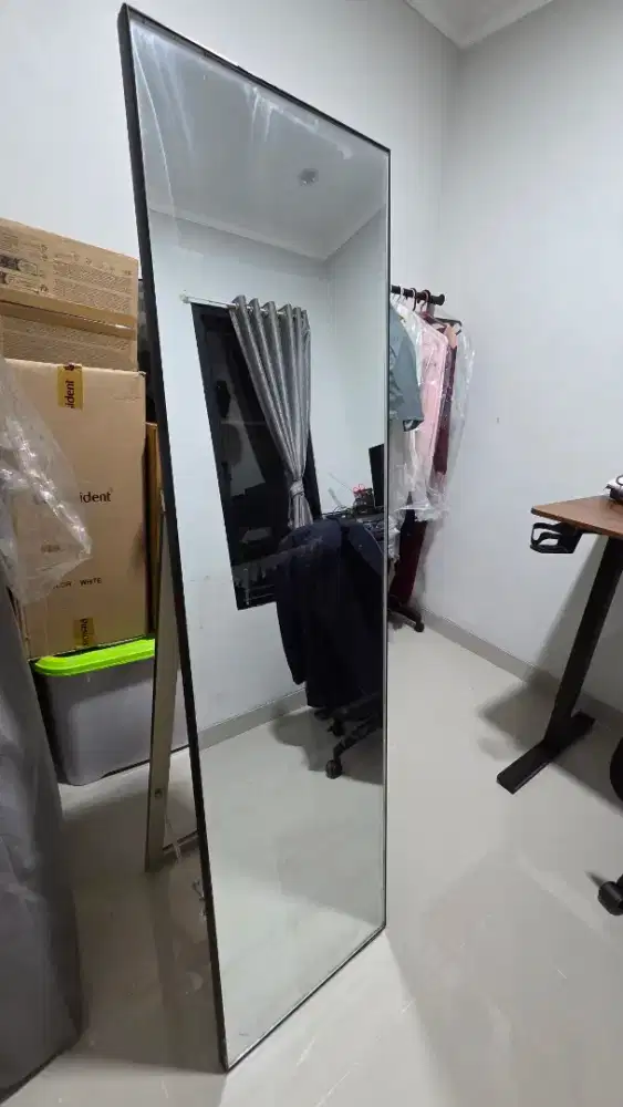 Standing Mirror (Cermin Berdiri)