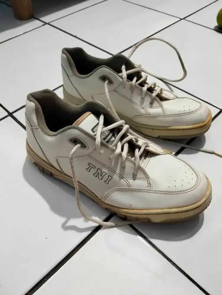 Preloved sepatu pria
