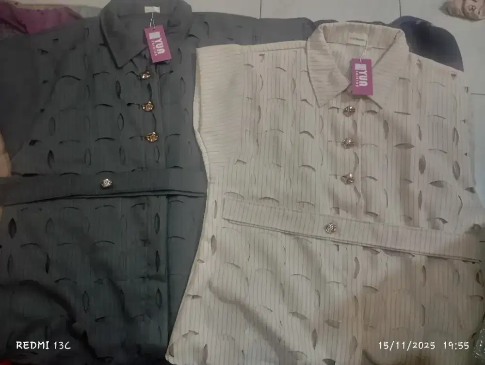 Di jual baju, belum pernah di pake