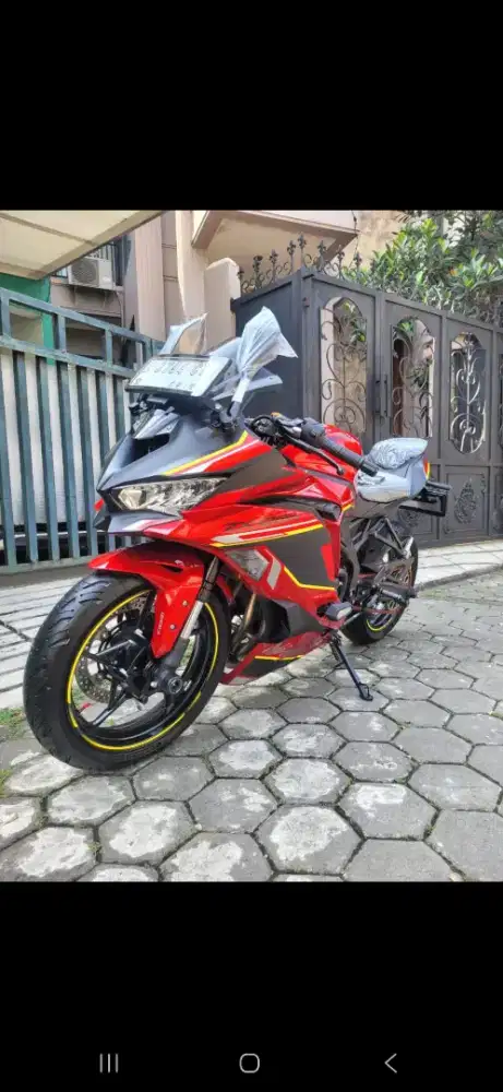 Di jual kawasaki ninja ZX25R thn 2023