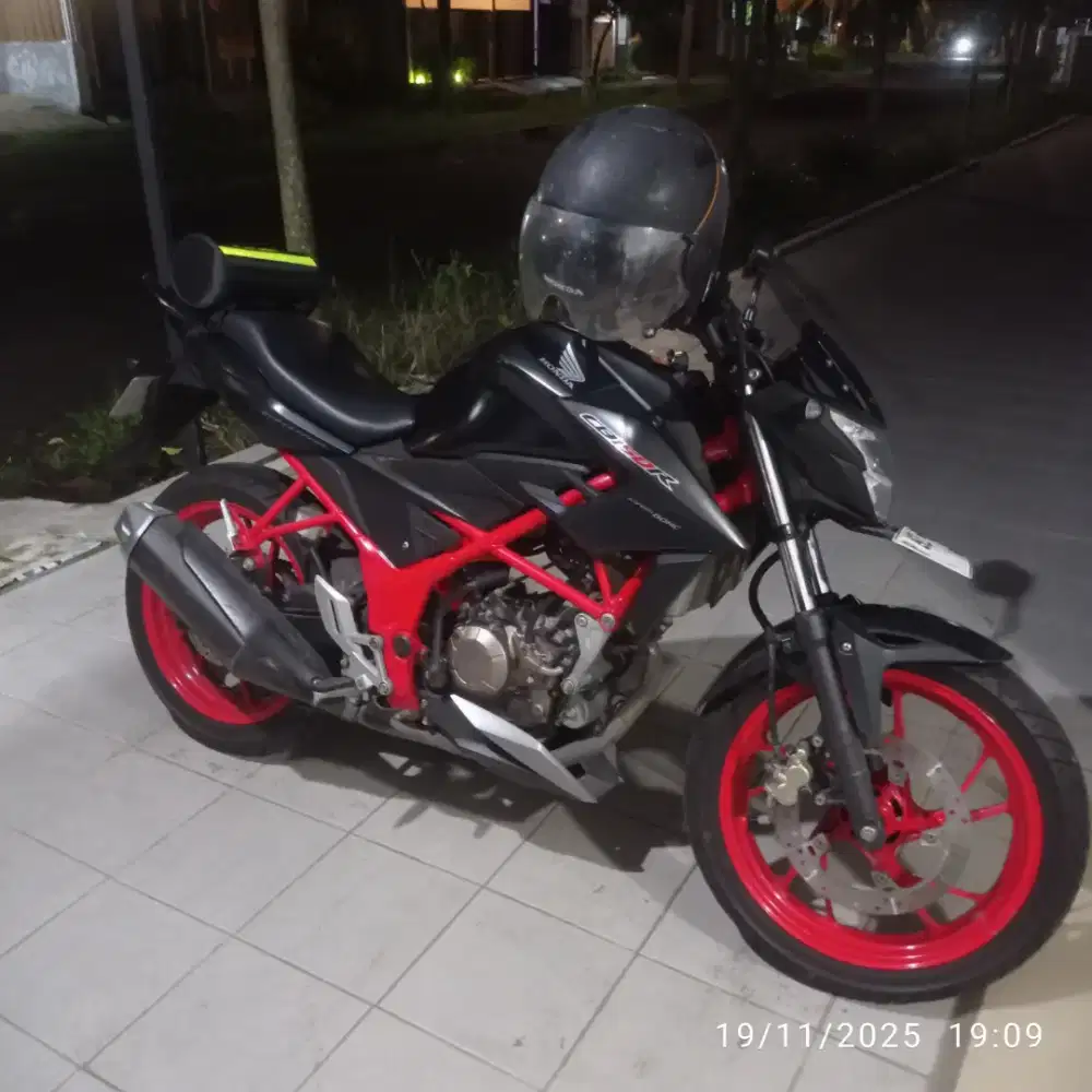 CB150R hitam ori