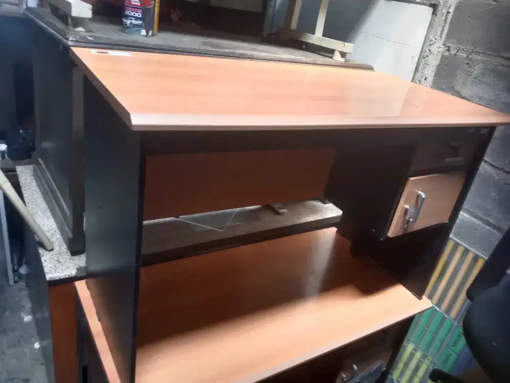 Meja kantor,meja kerja