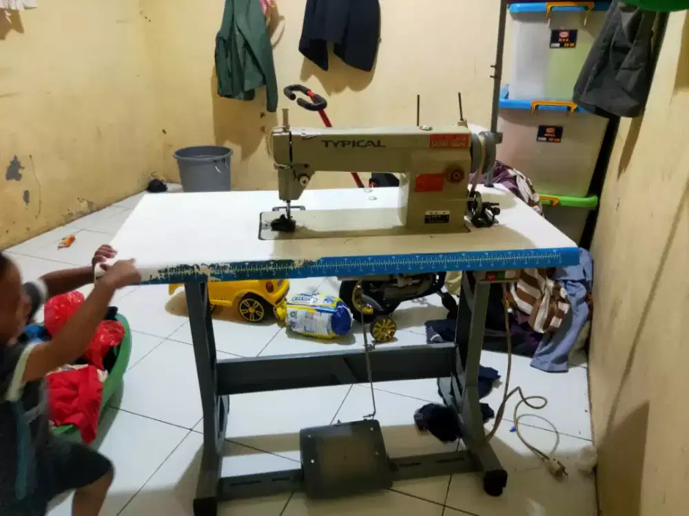 Mesin jahit kondisi msh mulus